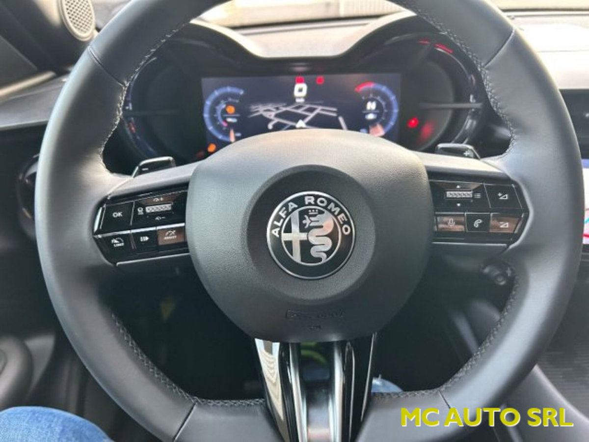 Alfa Romeo Junior 1.2 ibrida Speciale 145cv edct6 (14)