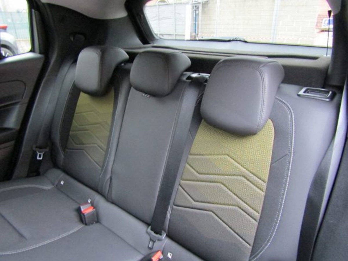 Jeep Avenger 1.2 turbo Summit fwd 100cv (12)