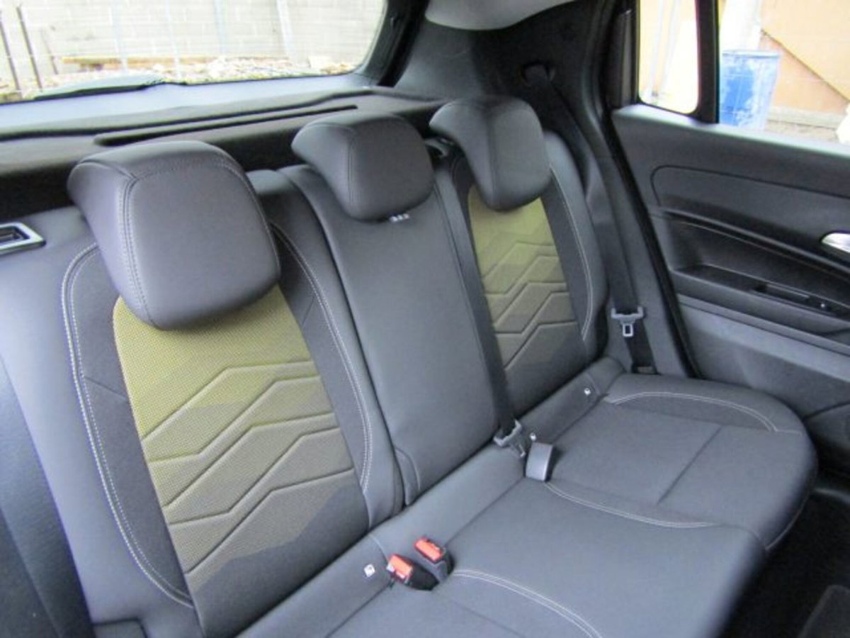 Jeep Avenger 1.2 turbo Summit fwd 100cv (14)