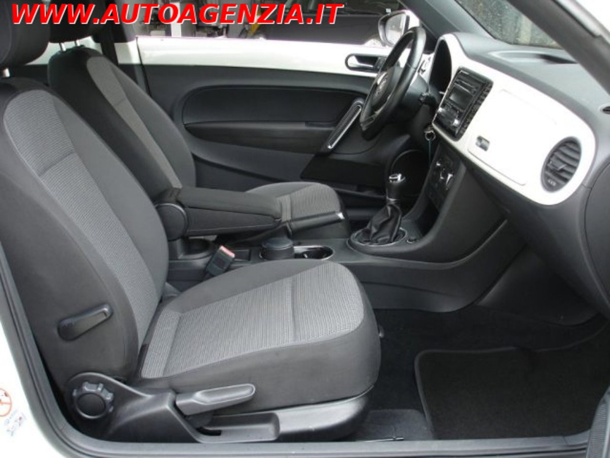 Volkswagen Maggiolino 1.6 TDI Design (11)