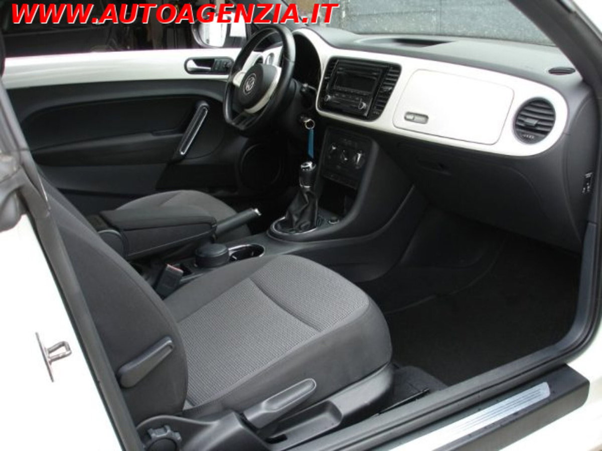 Volkswagen Maggiolino 1.6 TDI Design (12)