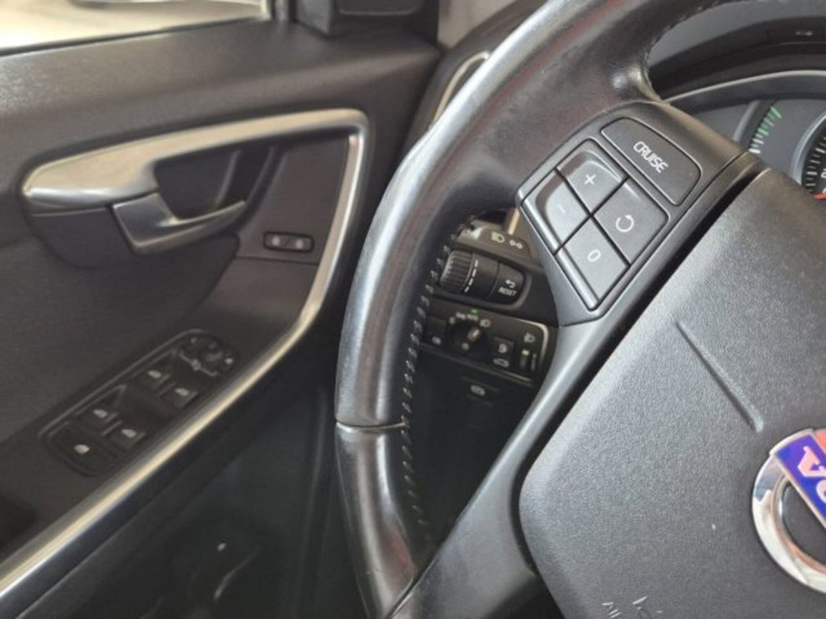 Volvo XC60 D3 Geartronic R-design Momentum (10)