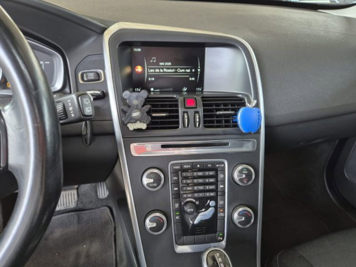 Volvo XC60 D3 Geartronic R-design Momentum (14)