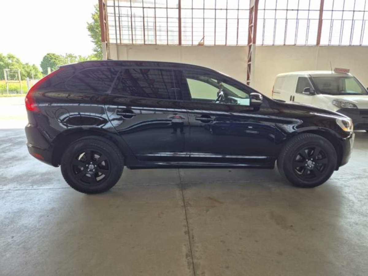 Volvo XC60 D3 Geartronic R-design Momentum (3)