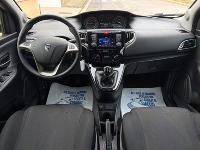 Lancia Ypsilon 1.2 69 CV 5 porte Gold (14)