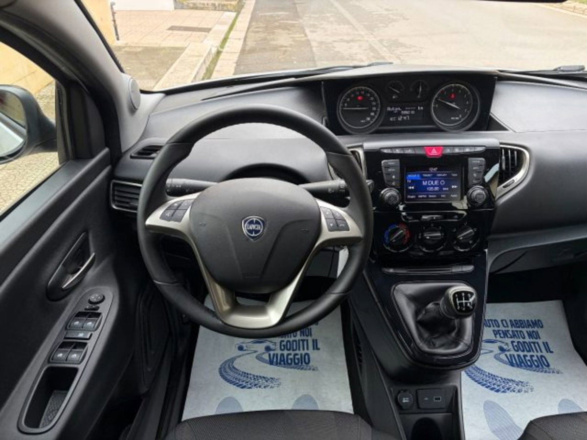 Lancia Ypsilon 1.2 69 CV 5 porte Gold (15)