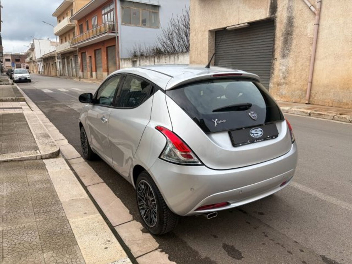 Lancia Ypsilon 1.2 69 CV 5 porte Gold (6)