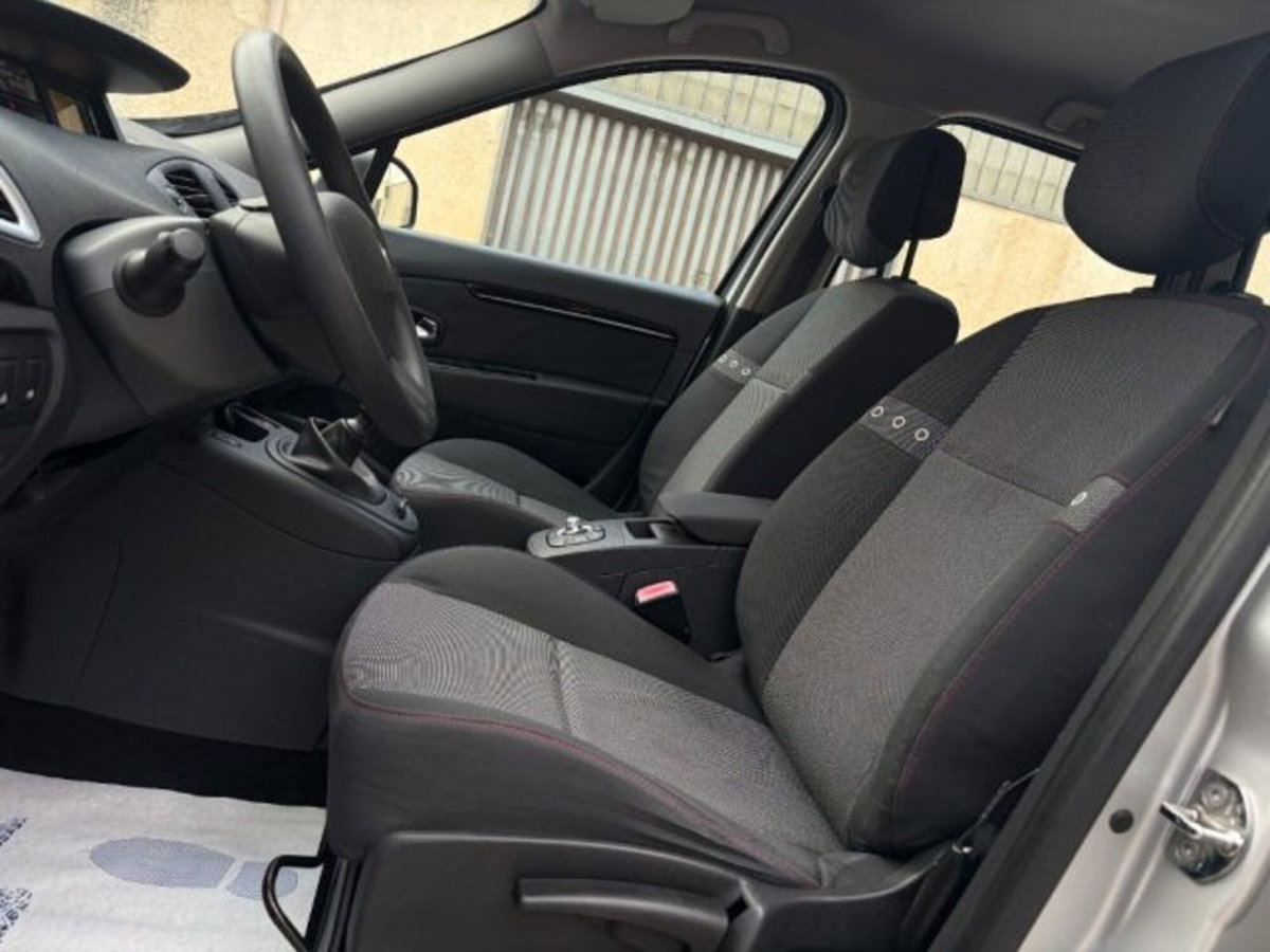 Renault Scenic E-Tech Electric 1.5 dCi 110CV Attractive (17)