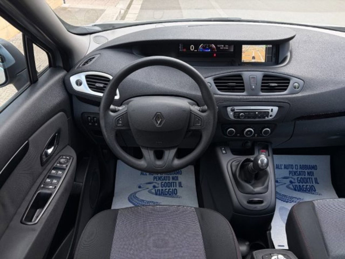 Renault Scenic E-Tech Electric 1.5 dCi 110CV Attractive (19)