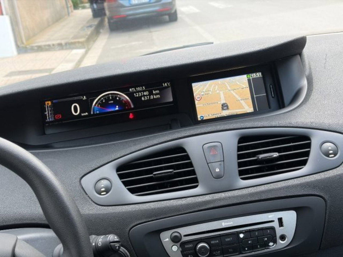 Renault Scenic E-Tech Electric 1.5 dCi 110CV Attractive (20)