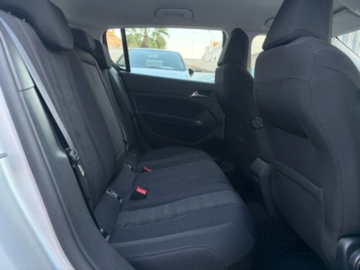 Peugeot 308 BlueHDi 120 S&S Allure (10)
