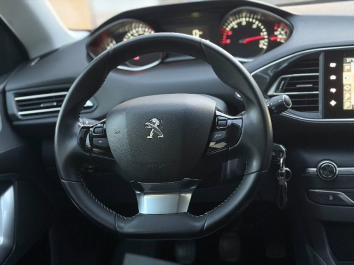 Peugeot 308 BlueHDi 120 S&S Allure (14)