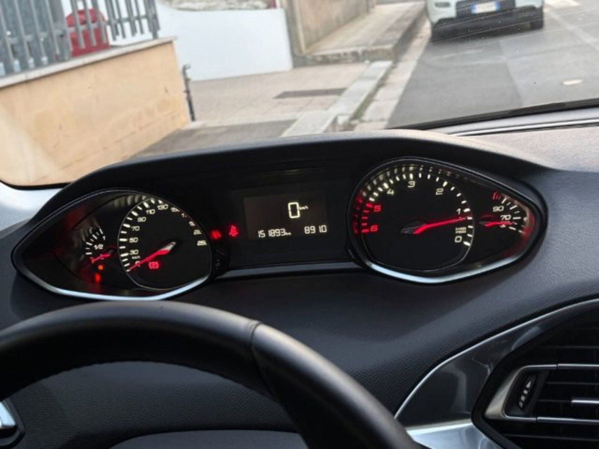 Peugeot 308 BlueHDi 120 S&S Allure (15)
