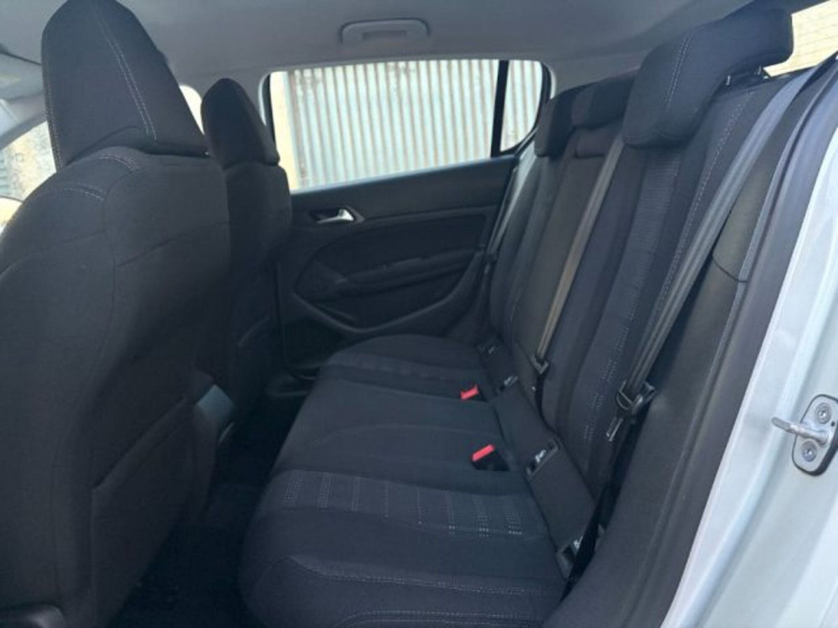 Peugeot 308 BlueHDi 120 S&S Allure (16)