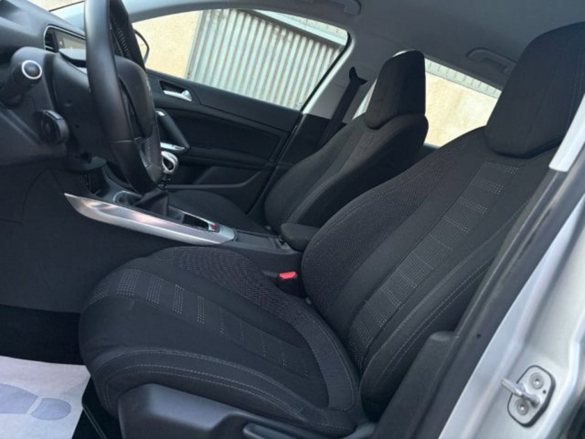 Peugeot 308 BlueHDi 120 S&S Allure (17)