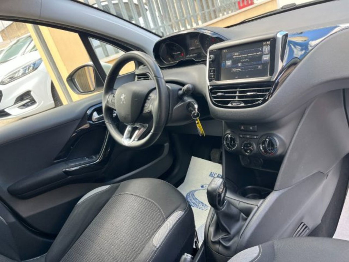 Peugeot 208 82 5 porte Allure (12)