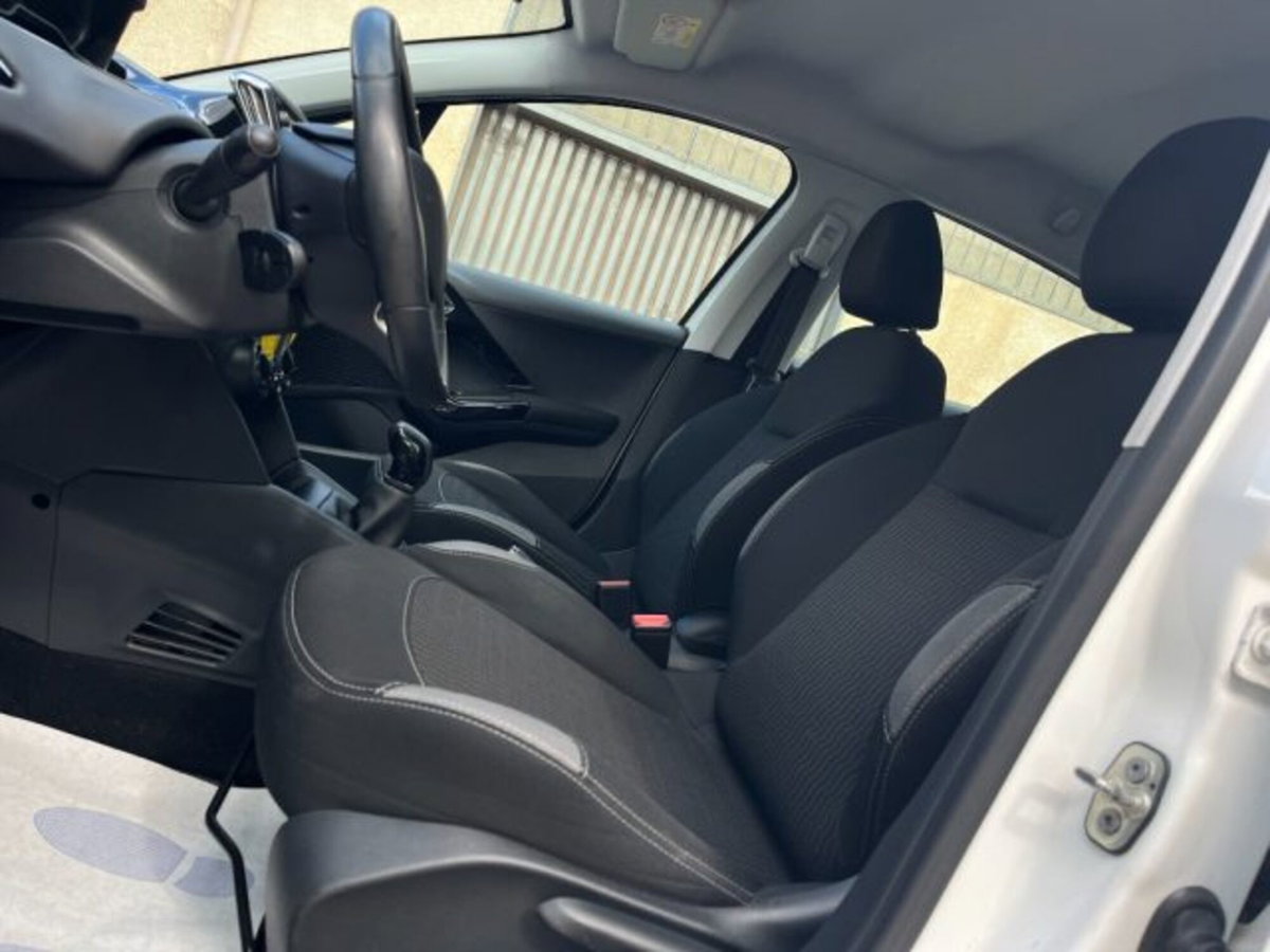 Peugeot 208 82 5 porte Allure (18)
