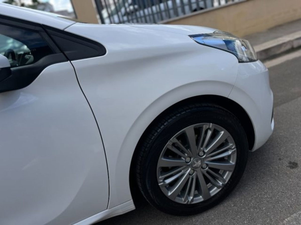 Peugeot 208 82 5 porte Allure (3)