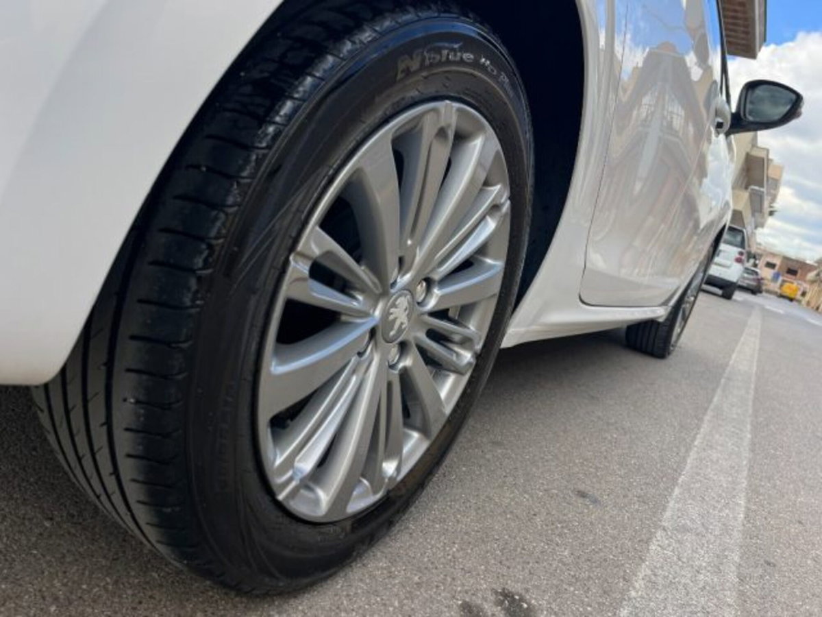 Peugeot 208 82 5 porte Allure (5)