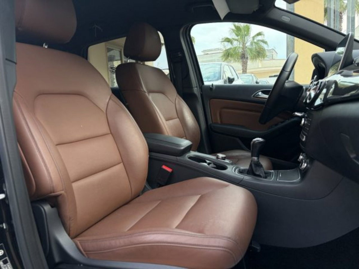 Mercedes-Benz Classe B 200 d Sport (10)