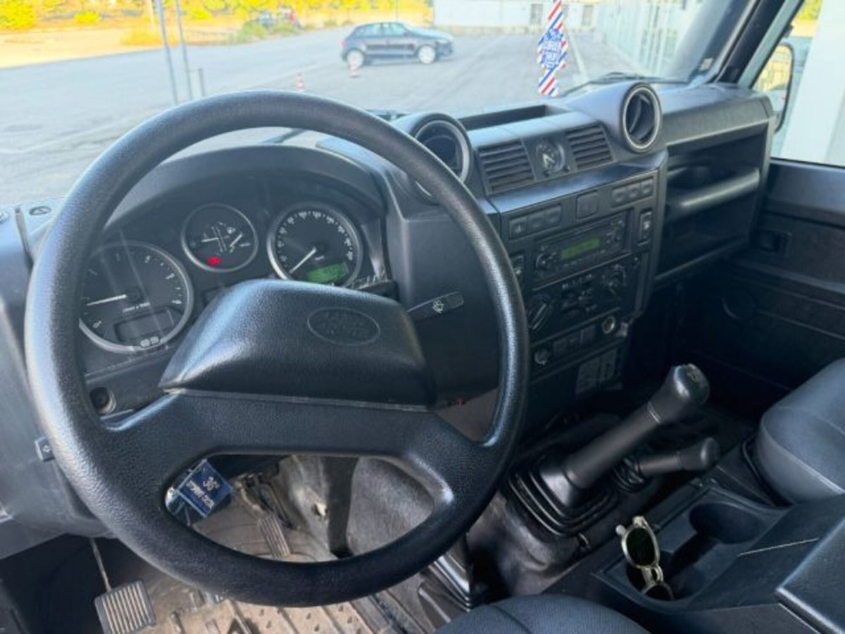 Land Rover Defender 110 2.2 TD4 Station Wagon N1 (11)