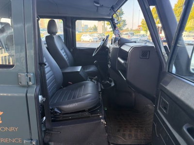 Land Rover Defender 110 2.2 TD4 Station Wagon N1 (12)