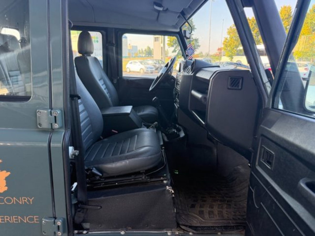 Land Rover Defender 110 2.2 TD4 Station Wagon N1 (13)