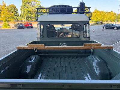 Land Rover Defender 110 2.2 TD4 Station Wagon N1 (14)
