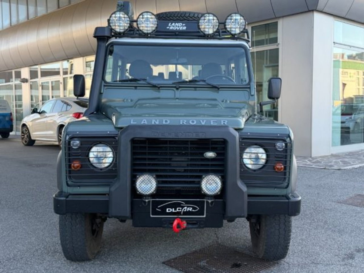 Land Rover Defender 110 2.2 TD4 Station Wagon N1 (4)