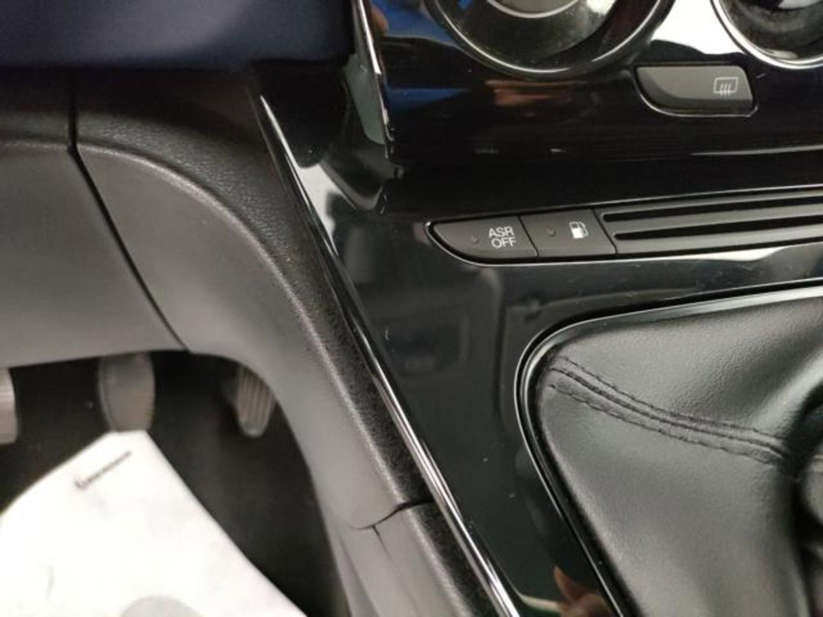 Lancia Ypsilon 1.2 69 CV 5 porte GPL Ecochic Alberta Ferretti (14)