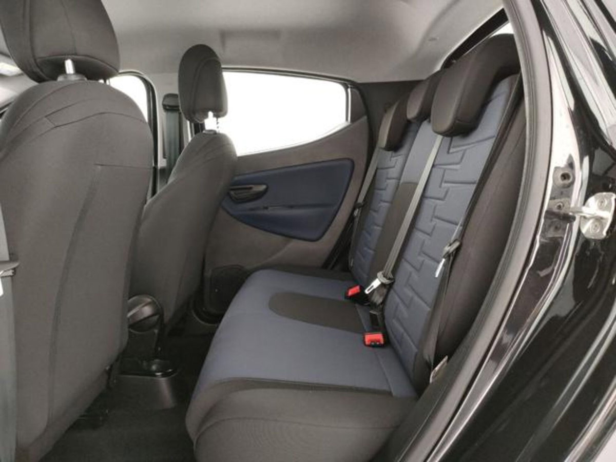 Lancia Ypsilon 1.2 69 CV 5 porte GPL Ecochic Alberta Ferretti (15)