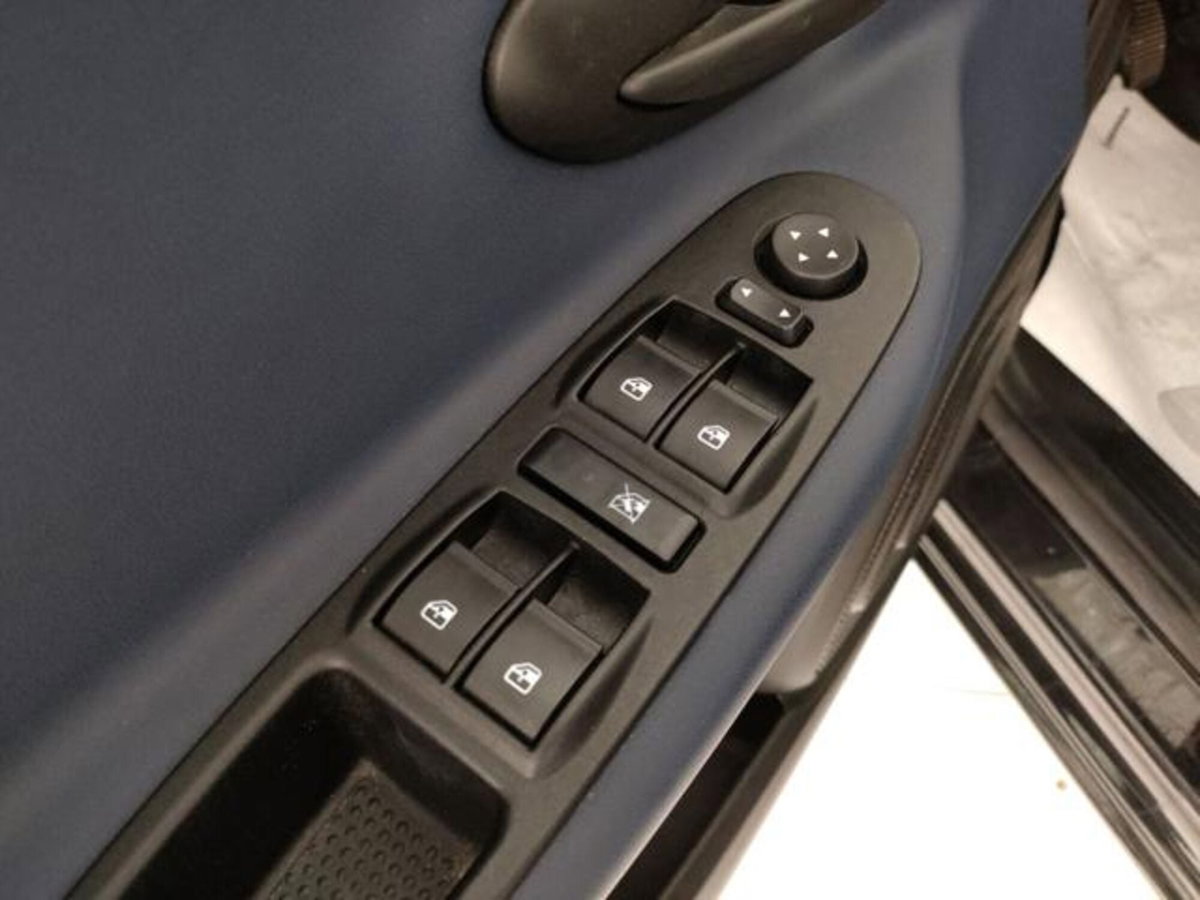 Lancia Ypsilon 1.2 69 CV 5 porte GPL Ecochic Alberta Ferretti (16)