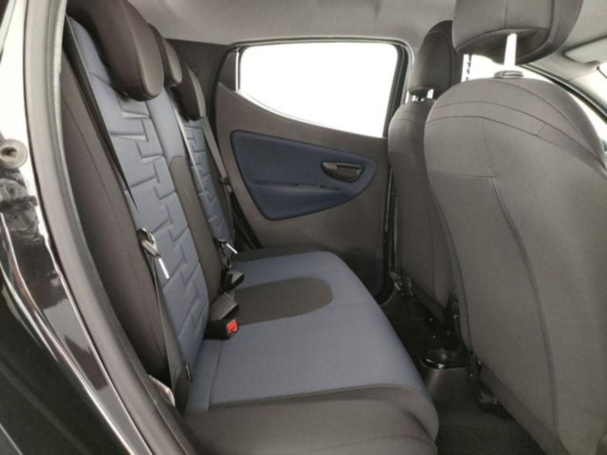 Lancia Ypsilon 1.2 69 CV 5 porte GPL Ecochic Alberta Ferretti (17)