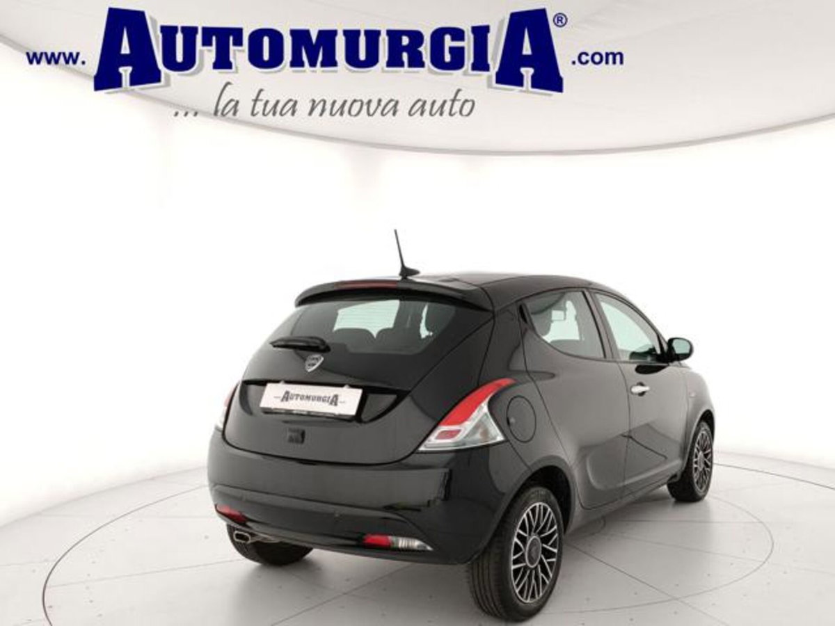 Lancia Ypsilon 1.2 69 CV 5 porte GPL Ecochic Alberta Ferretti (3)