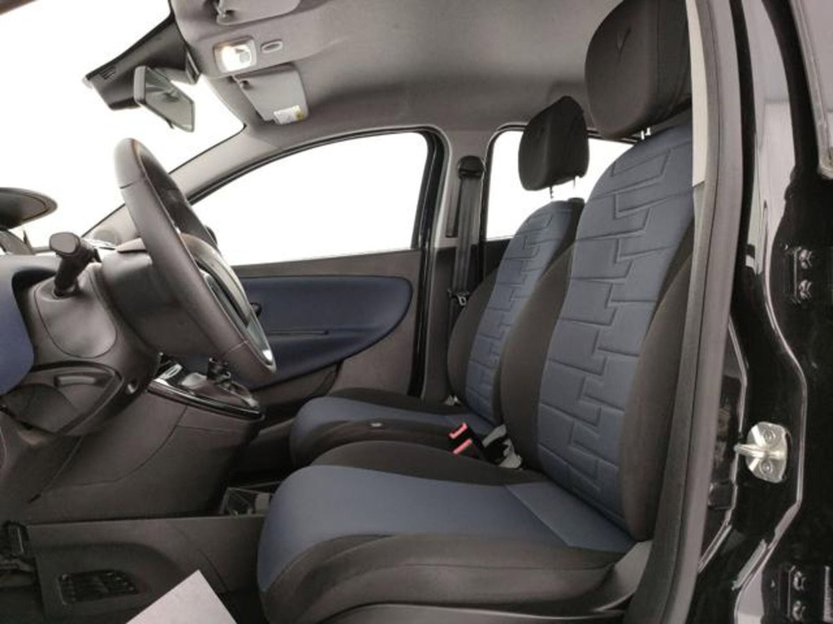 Lancia Ypsilon 1.2 69 CV 5 porte GPL Ecochic Alberta Ferretti (5)