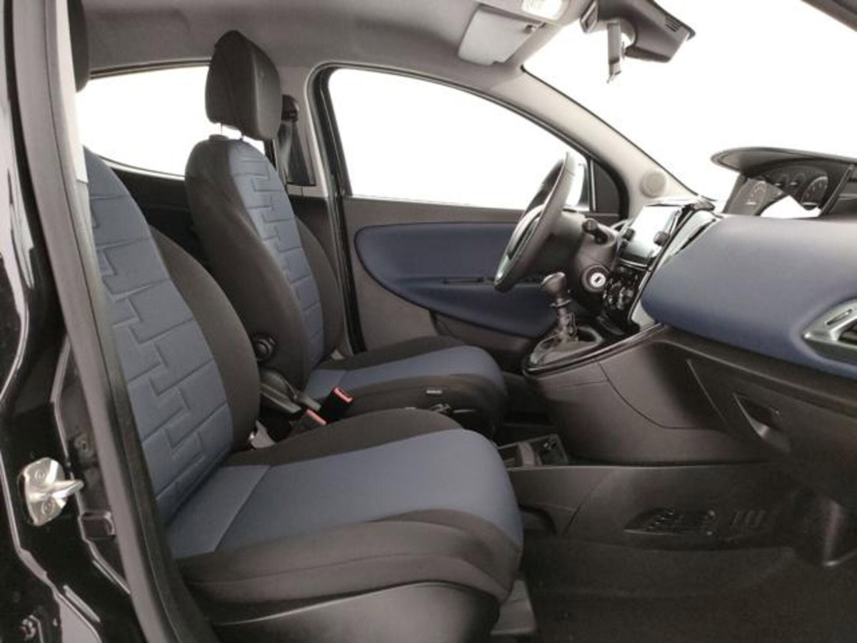 Lancia Ypsilon 1.2 69 CV 5 porte GPL Ecochic Alberta Ferretti (6)