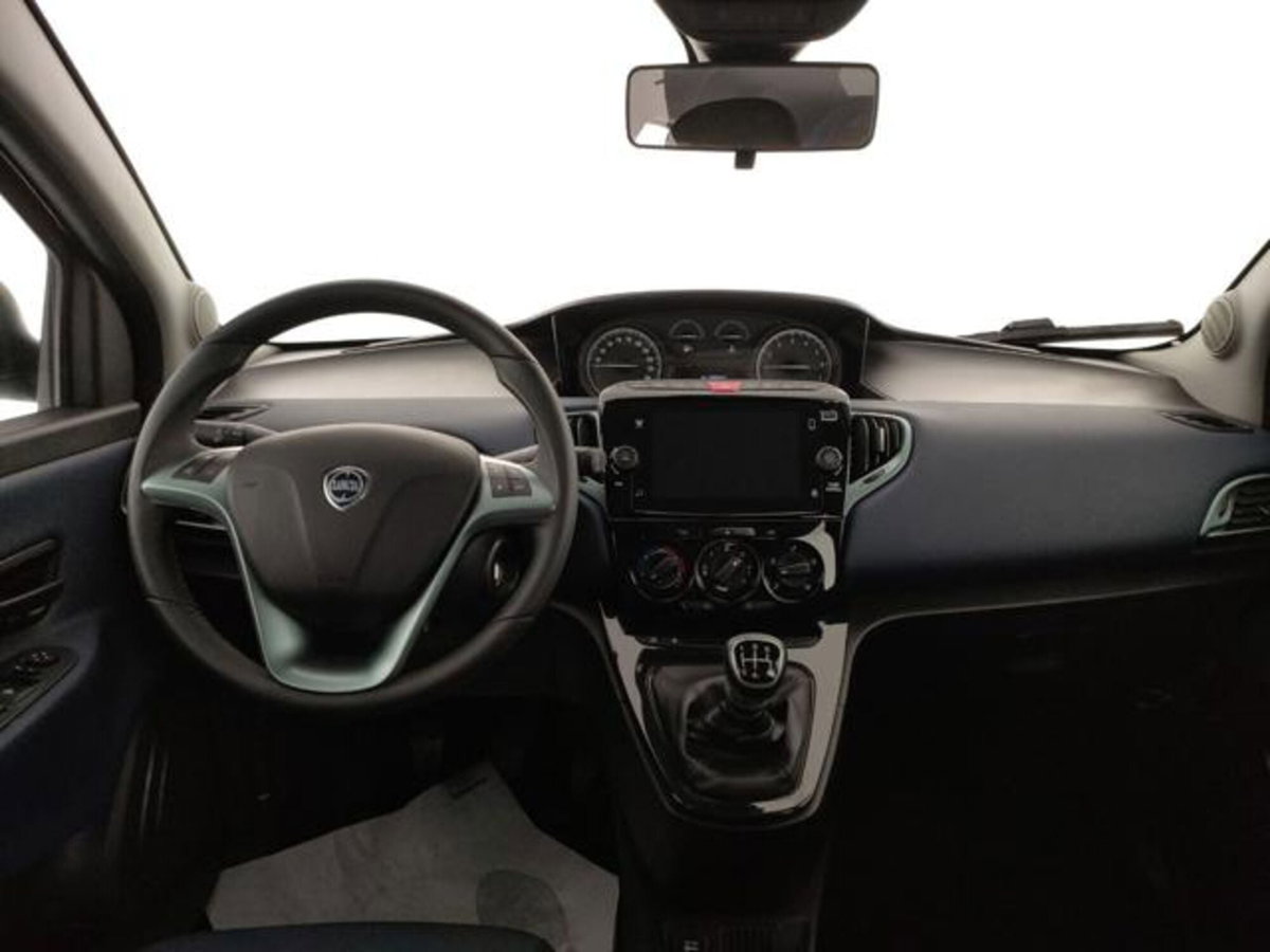 Lancia Ypsilon 1.2 69 CV 5 porte GPL Ecochic Alberta Ferretti (7)