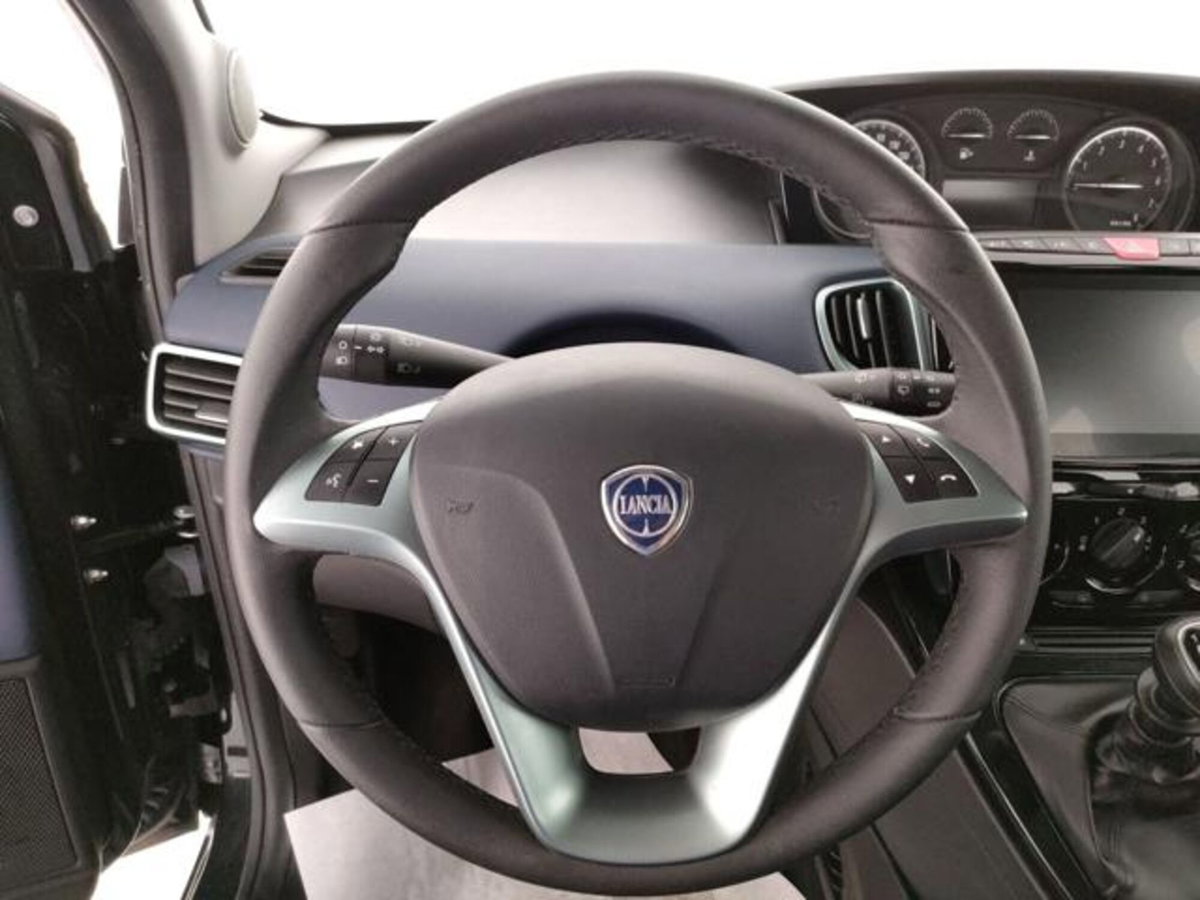 Lancia Ypsilon 1.2 69 CV 5 porte GPL Ecochic Alberta Ferretti (8)