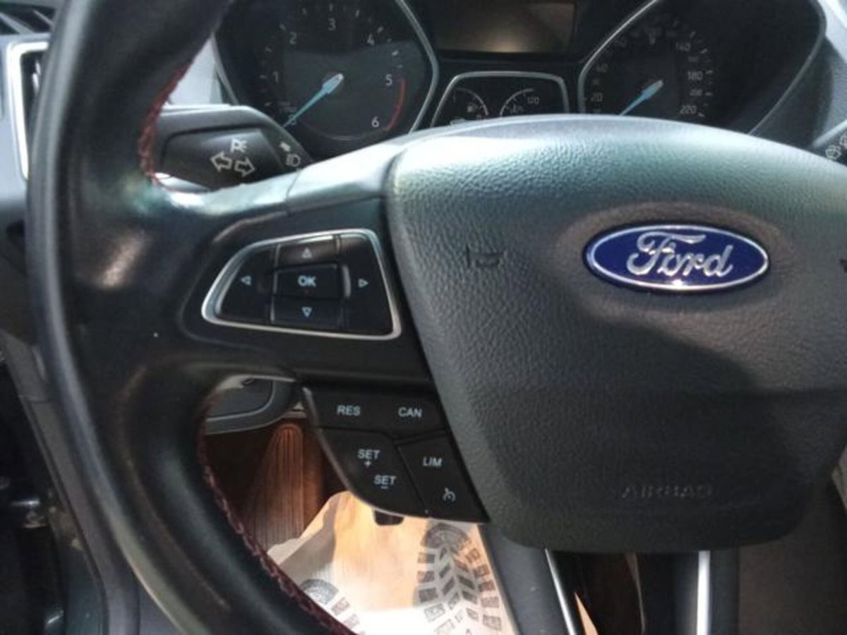 Ford Kuga 1.5 TDCI 120 CV S&S 2WD ST-Line (10)