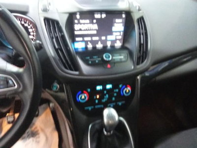 Ford Kuga 1.5 TDCI 120 CV S&S 2WD ST-Line (13)