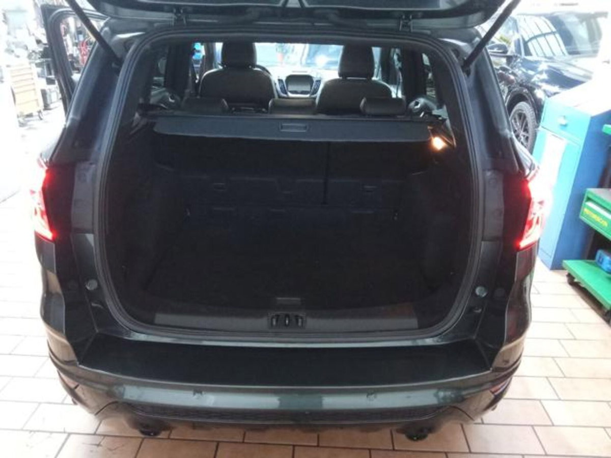 Ford Kuga 1.5 TDCI 120 CV S&S 2WD ST-Line (16)