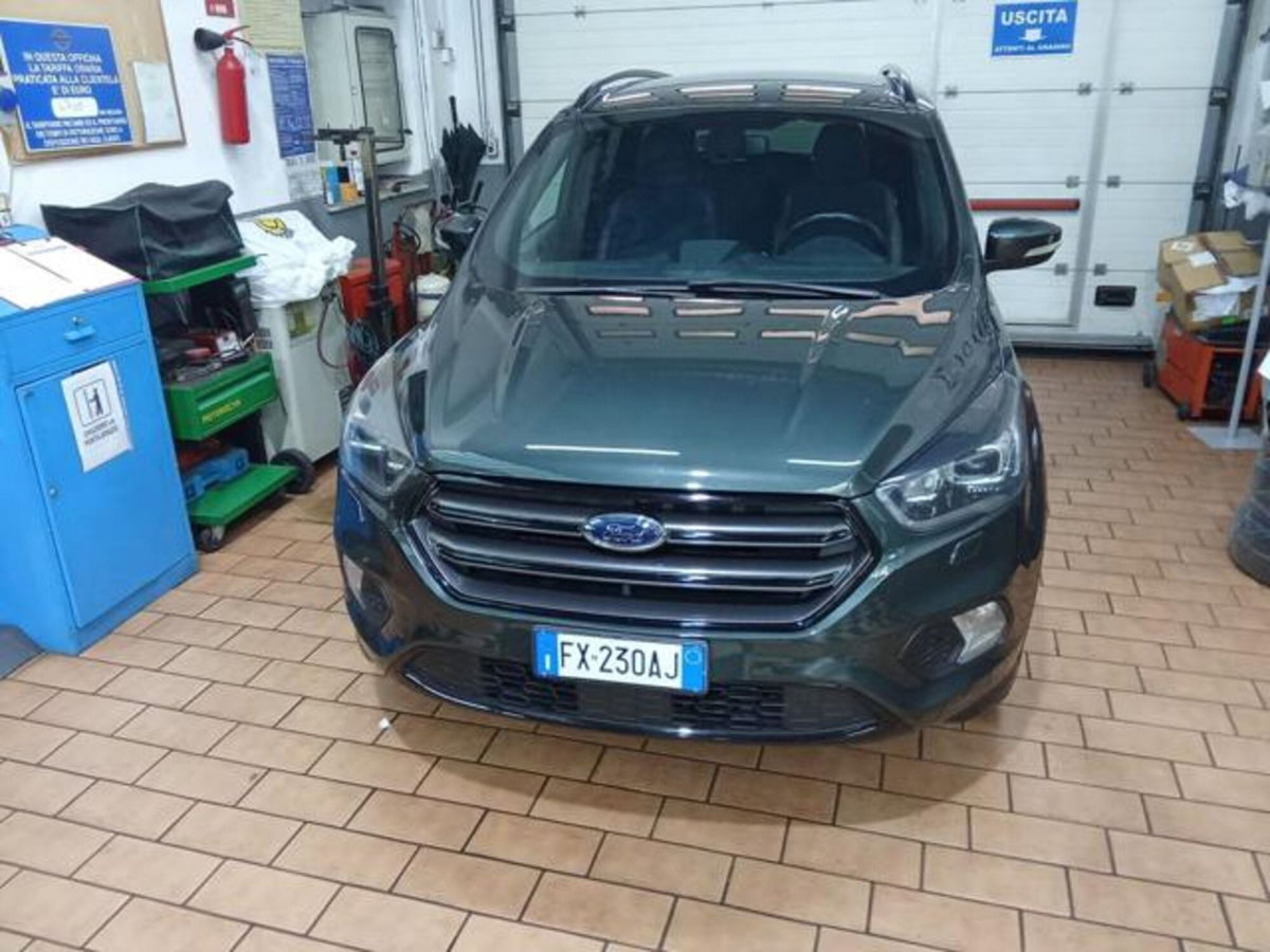 Ford Kuga 1.5 TDCI 120 CV S&S 2WD ST-Line (2)