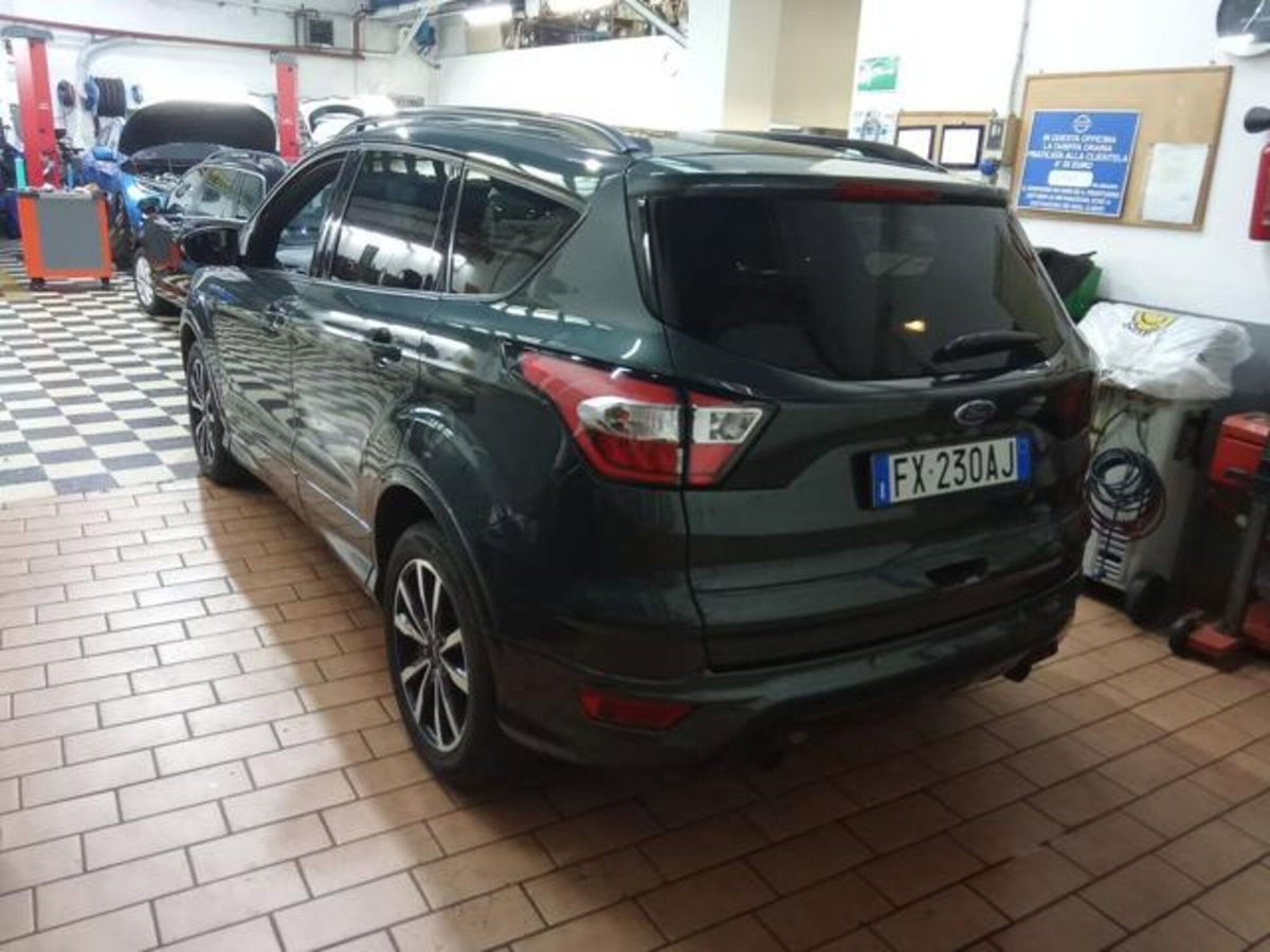 Ford Kuga 1.5 TDCI 120 CV S&S 2WD ST-Line (4)