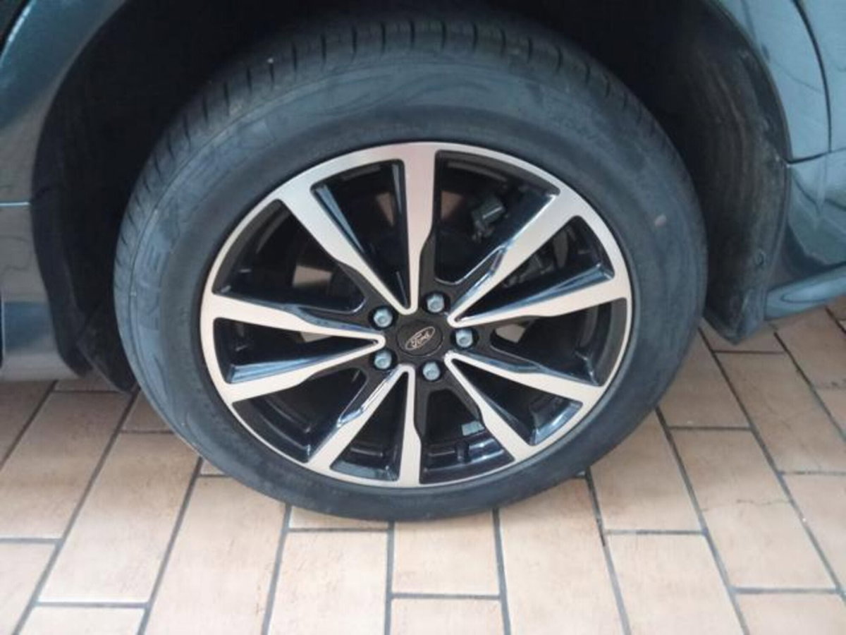 Ford Kuga 1.5 TDCI 120 CV S&S 2WD ST-Line (6)