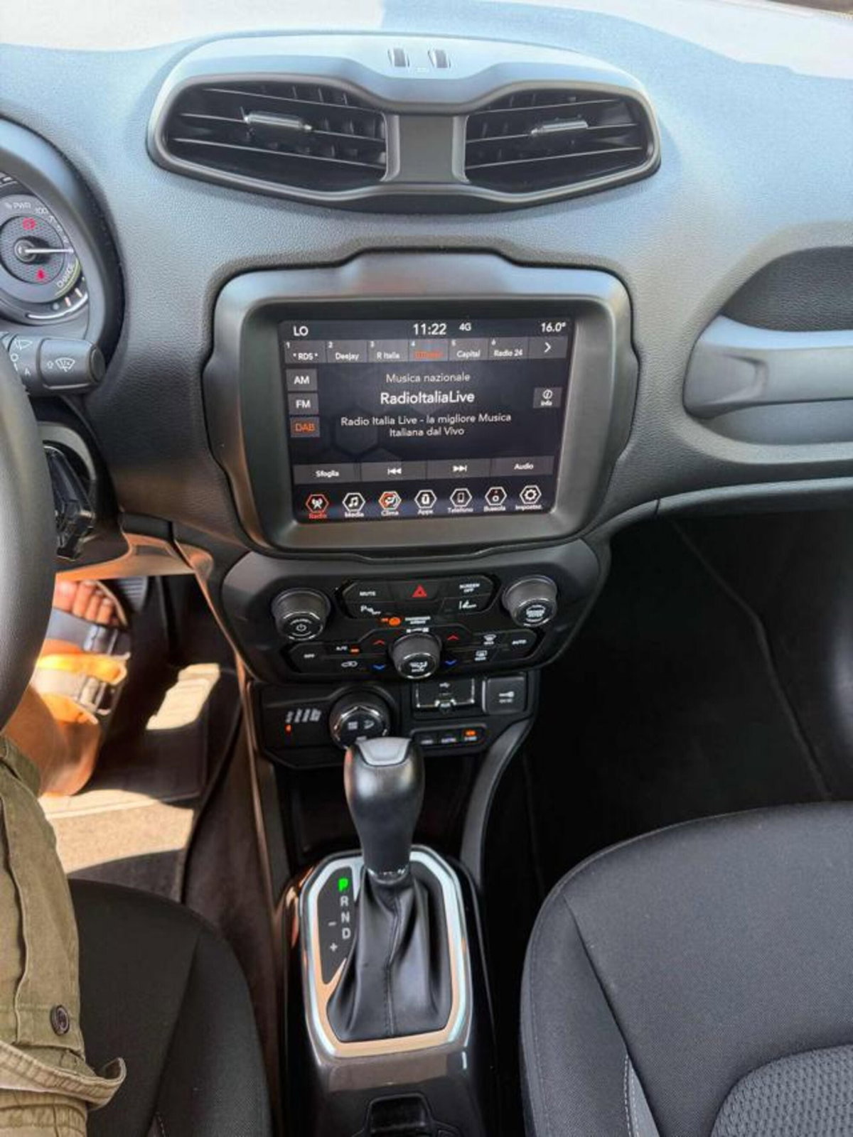 Jeep Renegade 1.3 T4 190CV PHEV 4xe AT6 Limited (10)
