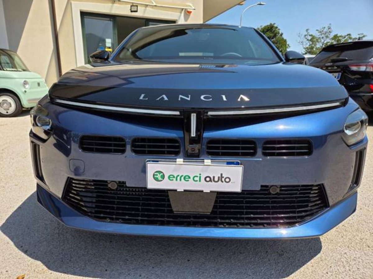 Lancia Ypsilon 1.2 mhev Edizione Cassina e-dct (5)