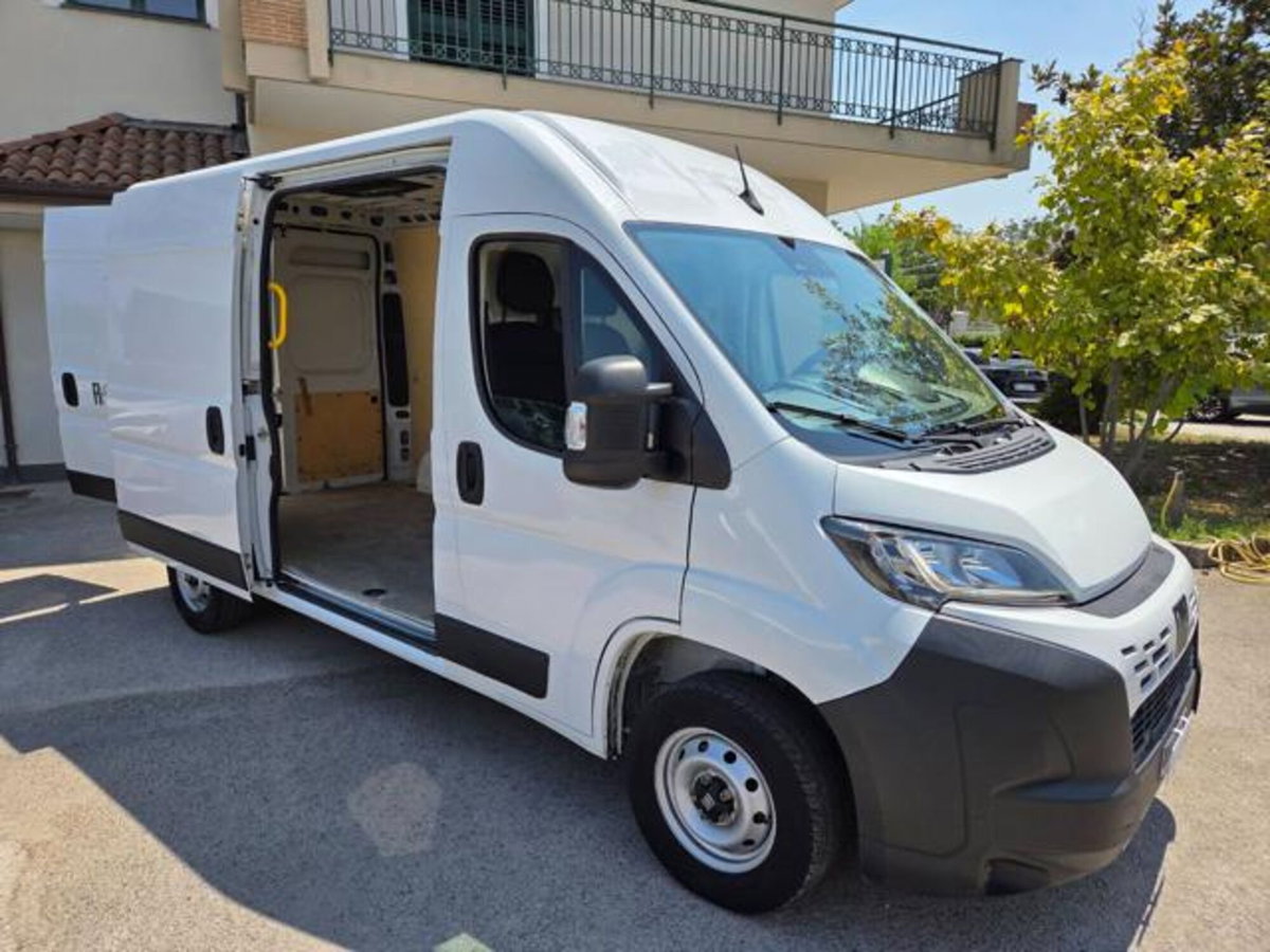 Fiat Ducato Furgone 35 LH2 2.2 mjt3 140cv AT9 serie 9 (2)