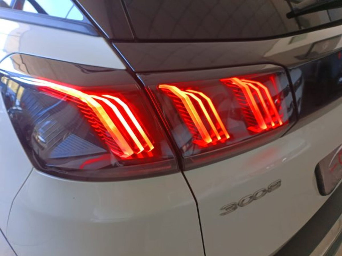 Peugeot 3008 BlueHDi 130 S&S EAT8 Allure Pack (17)