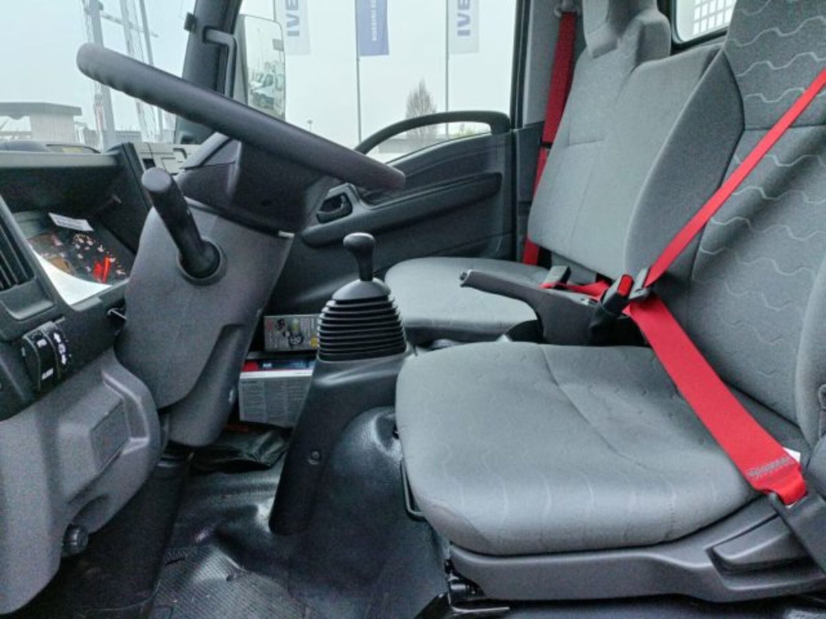 Isuzu M27 II E 150cv (14)