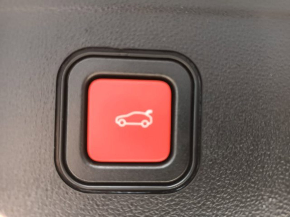 Jeep Avenger 1.2 turbo e-hybrid mhev Upland 4xe 145cv edct6 (15)